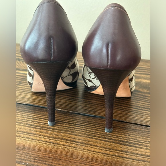 Coach High Heel - Size 8 - Picture 4 of 7